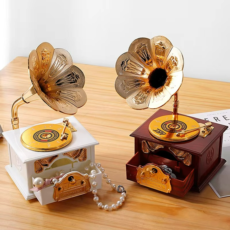 Retro Wooden Gramophone – Vintage Home Ornament